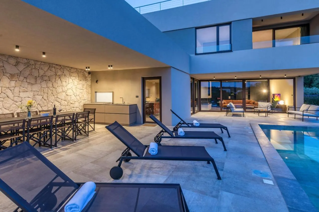 Luxury Beachside Villa With A Pool And A Sea View Banjole Croatia