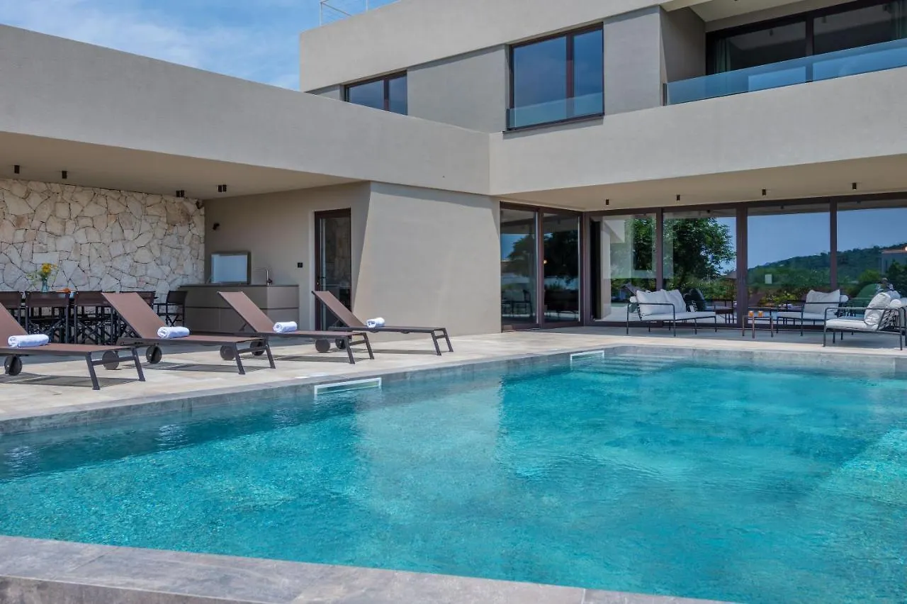 Luxury Beachside Villa With A Pool And A Sea View Banjole 0*,