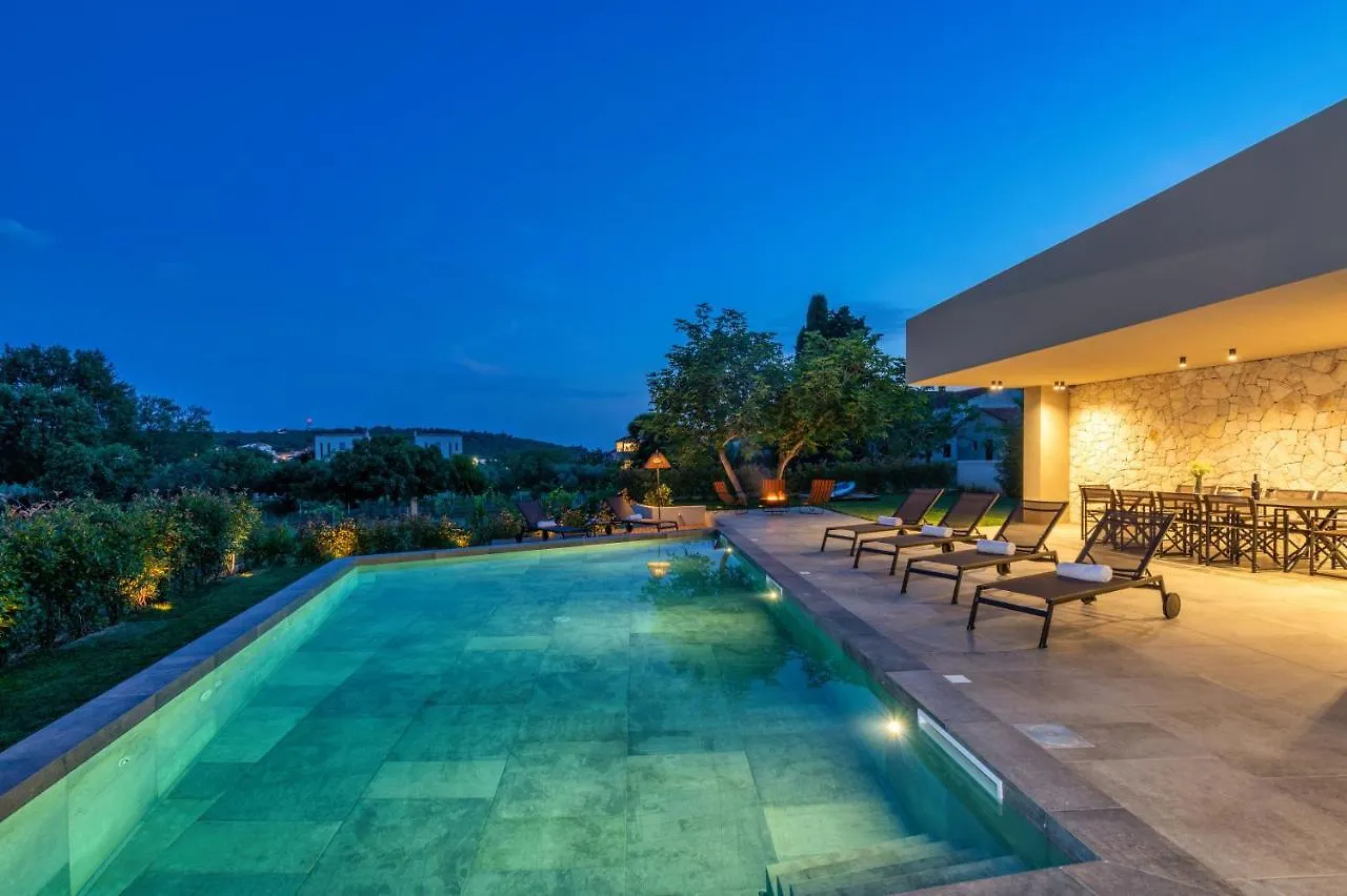 Luxury Beachside Villa With A Pool And A Sea View Banjole