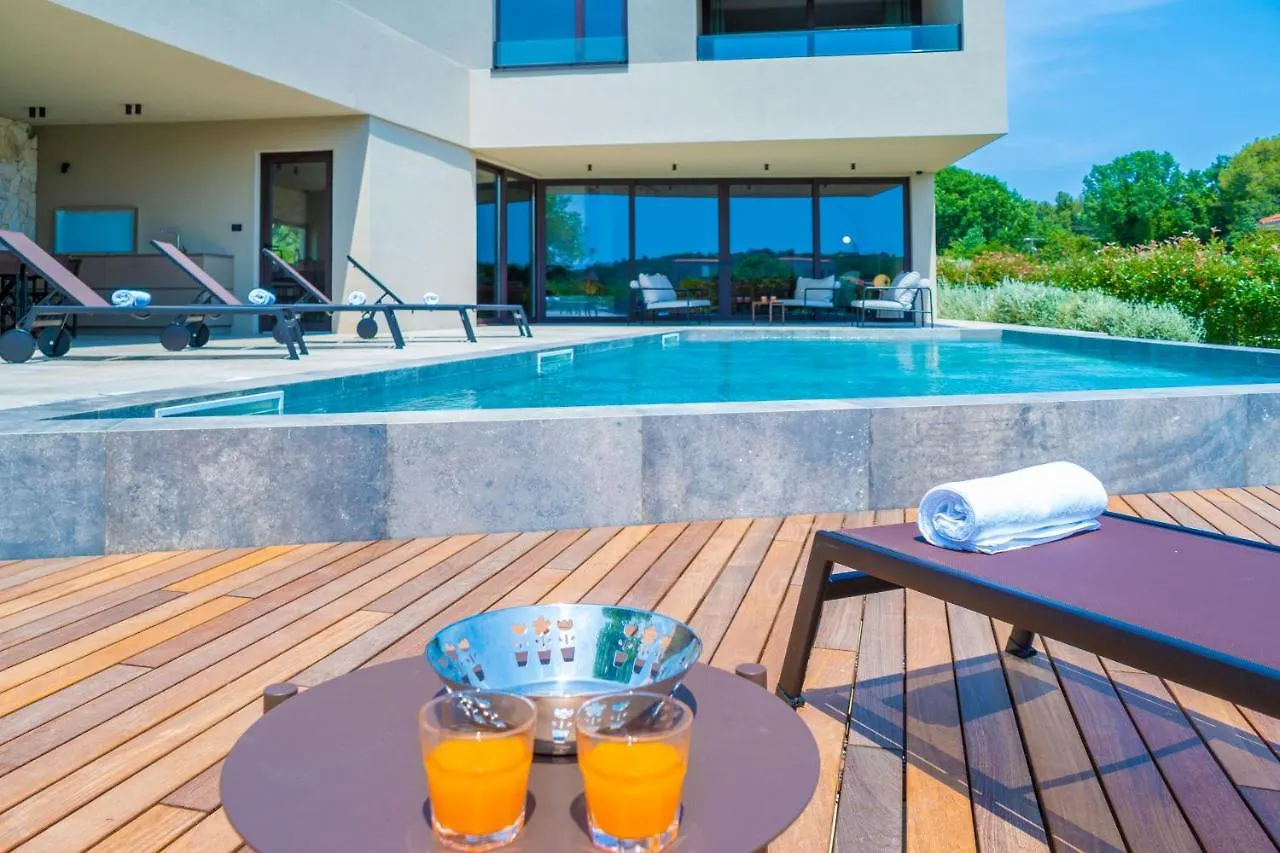 Luxury Beachside Villa With A Pool And A Sea View Banjole
