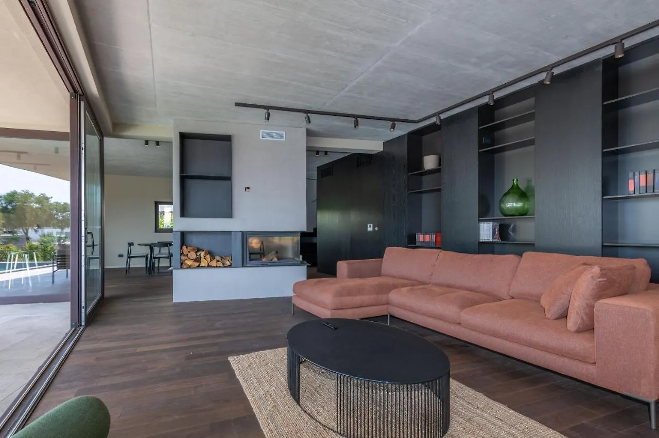 Luxury Beachside Villa With A Pool And A Sea View Banjole